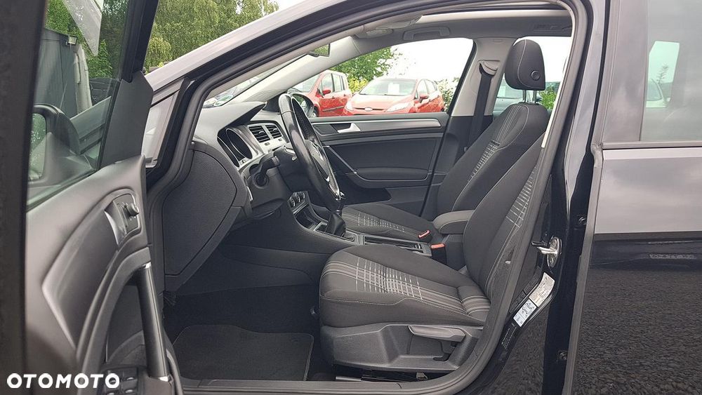 Volkswagen Golf 2.0 TDI BlueMotion Technology Lounge - 25