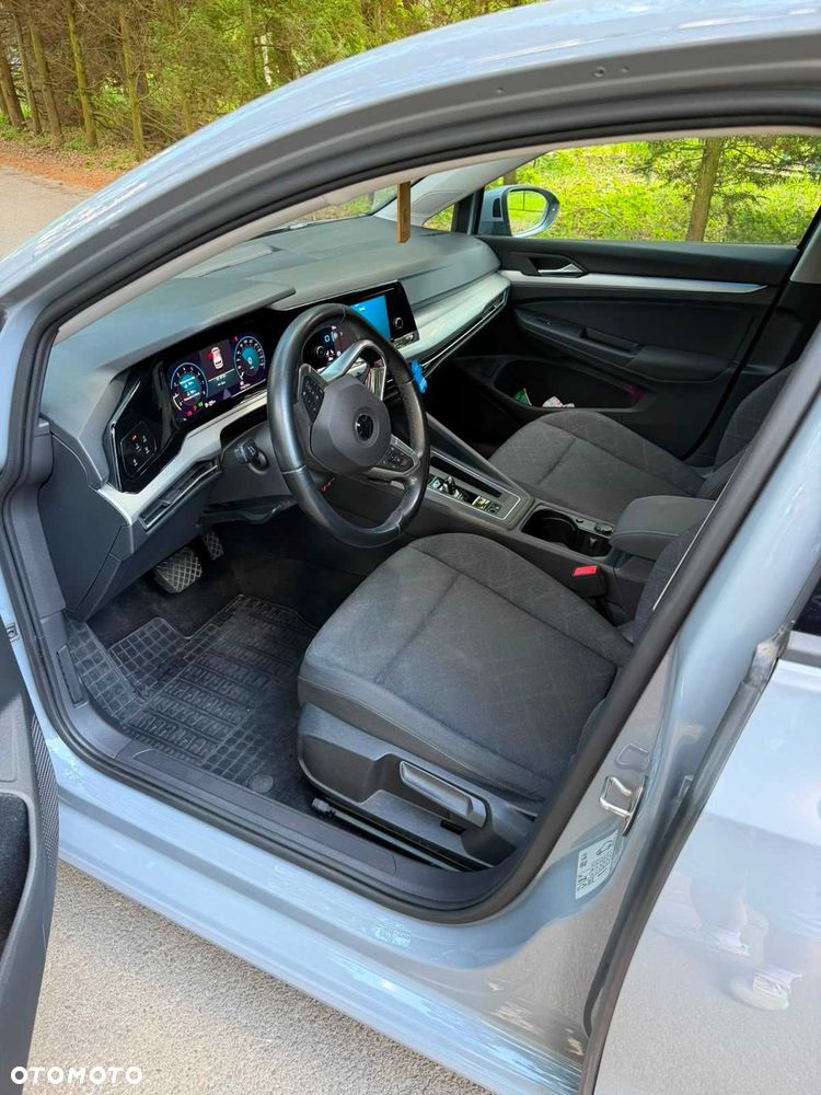 Volkswagen Golf - 8