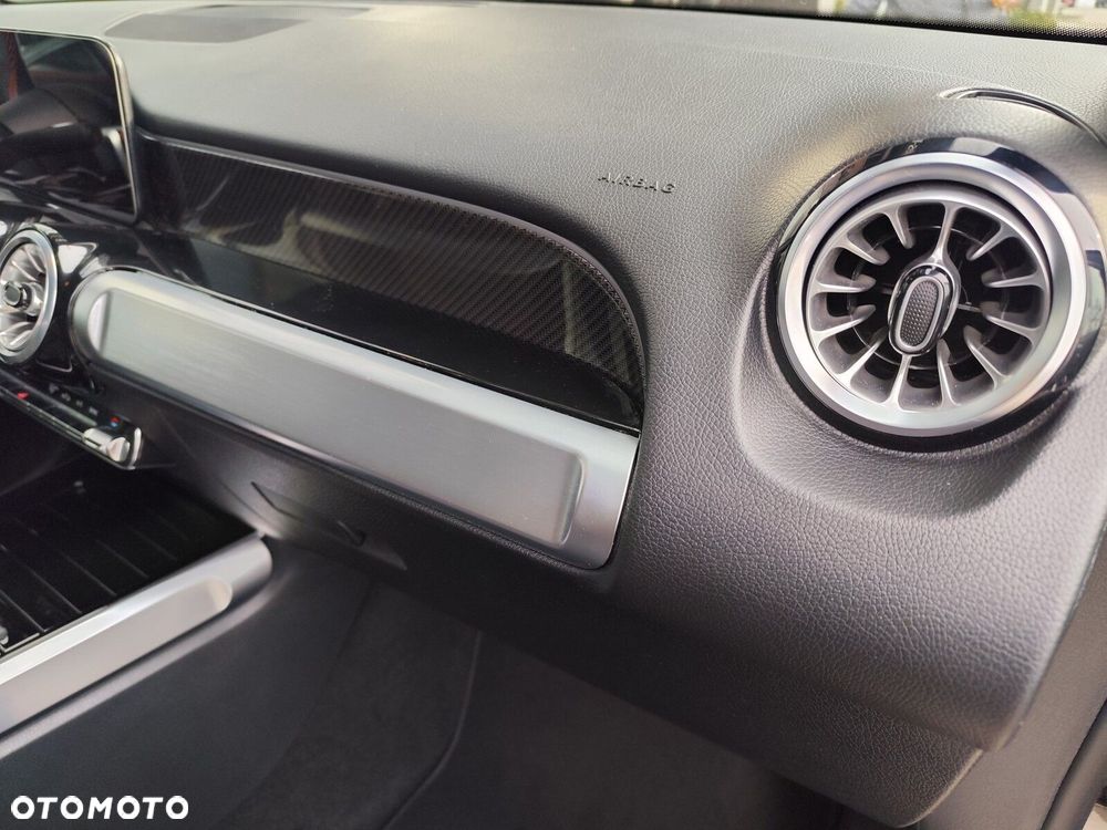 Mercedes-Benz GLB 220 mHEV 4-Matic AMG Line 8G-DCT - 12