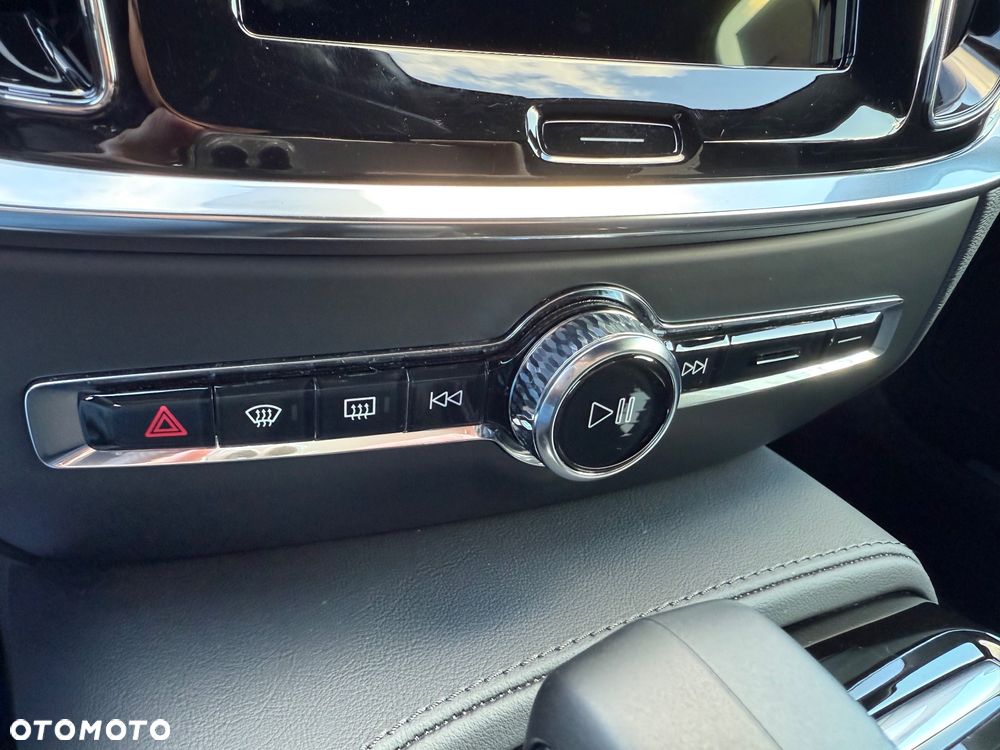 Volvo V60 T6 AWD Plug-In Hybrid Plus Dark - 27