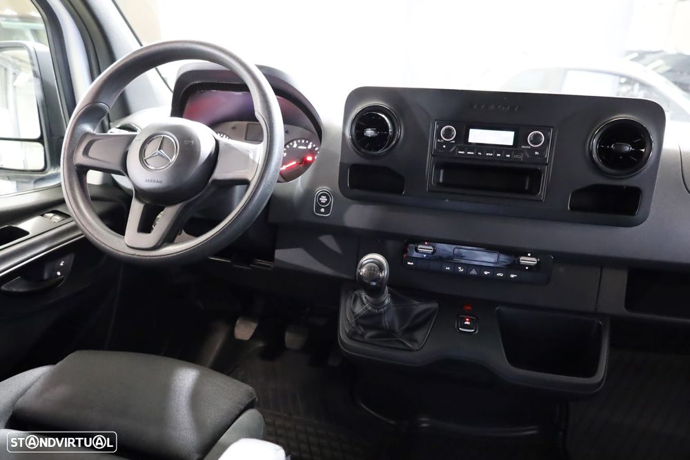 Mercedes-Benz Sprinter 315 CDI/43 Luxo (2+2+2+3) - 23