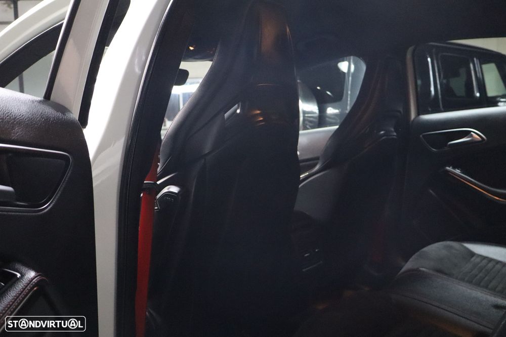 Mercedes-Benz A 45 AMG 4Matic Speedshift 7G-DCT - 23