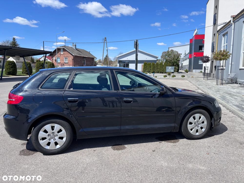 Audi A3 Sportback 1.6 TDI DPF Ambiente - 2