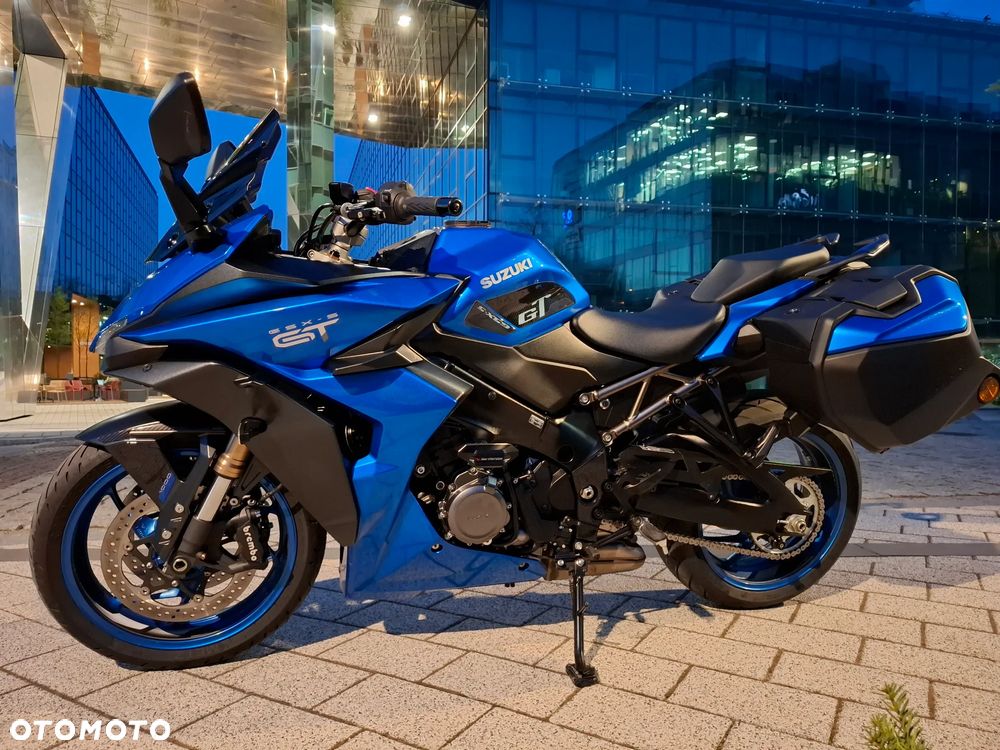 Suzuki GSX - 33