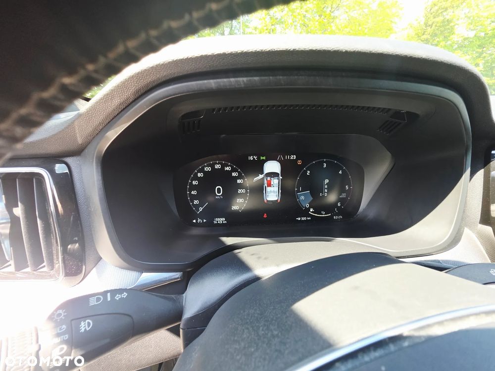 Volvo XC 60 D4 AWD R-Design - 9