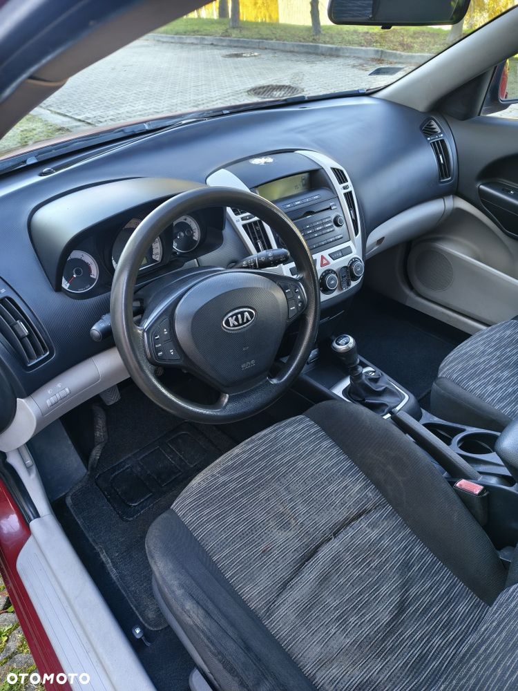 Kia Ceed - 7