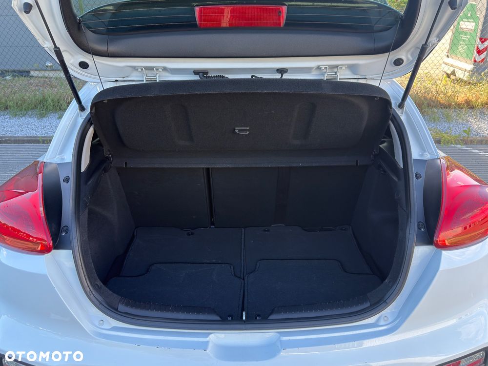 Kia Ceed - 10