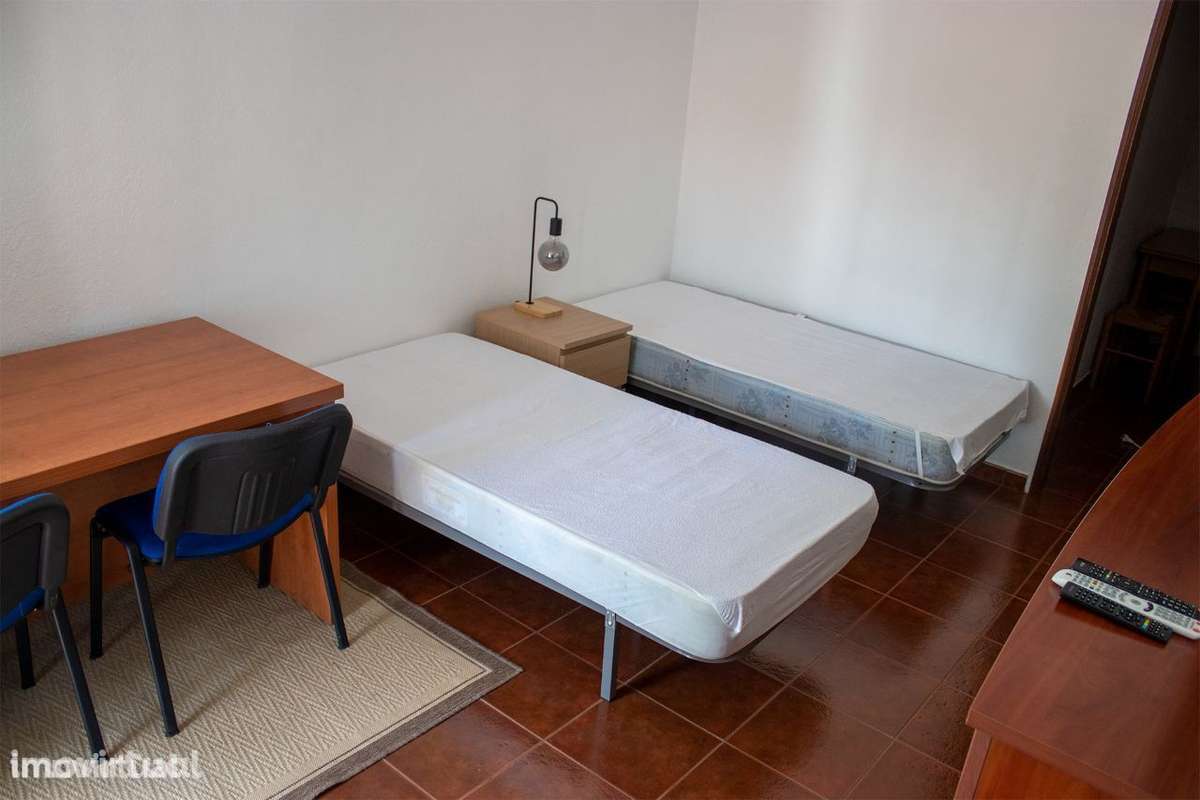 Aluga-se T0 a Estudantes ou Jovens Trabalhadores - Grande imagem: 2/11