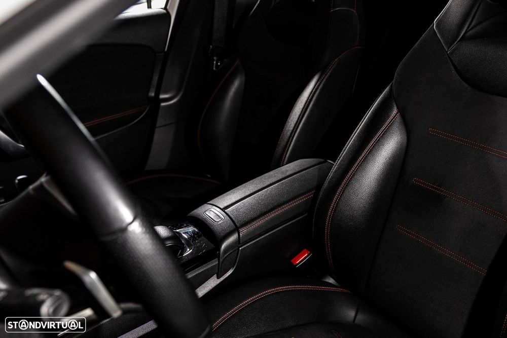 Mercedes-Benz A 250 e AMG Line - 24