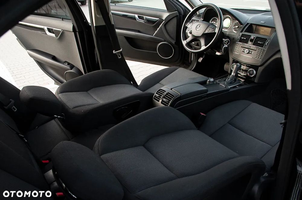 Mercedes-Benz Klasa C 180 Kompressor Automatik - 38