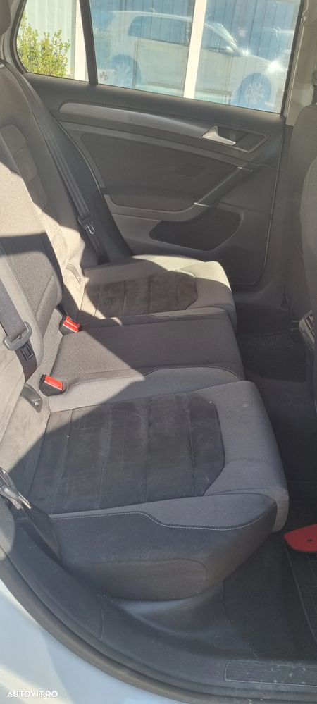 Volkswagen Golf - 28