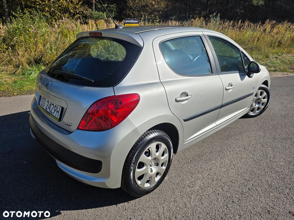 Peugeot 207 2008 photo 4