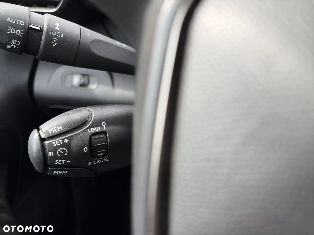 Peugeot Rifter 50kWh Allure - 31