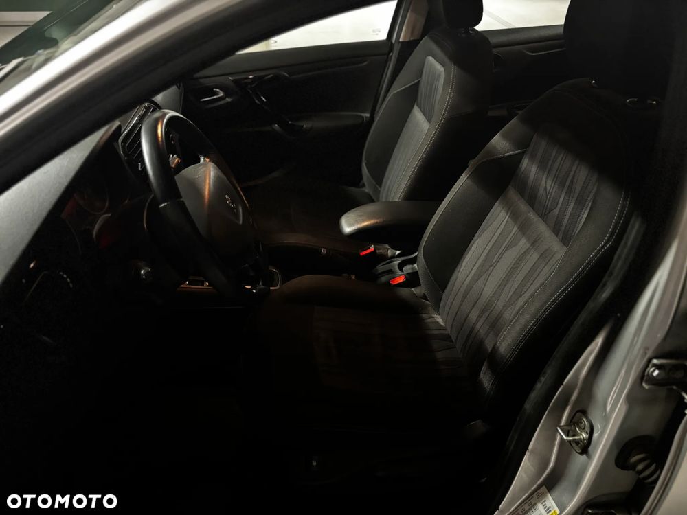 Peugeot 301 1.6 VTi Allure - 11