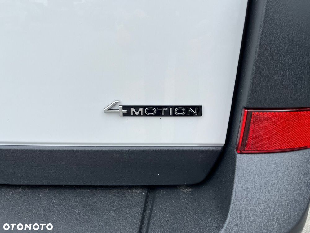 Volkswagen Crafter Crafter 35 Furgon, silnik: 2,0 l  130 kW, skrzynia biegów: napęd 4MOTION, automatyczna 8-biegowa rozstaw osi: 3640 mm - 9