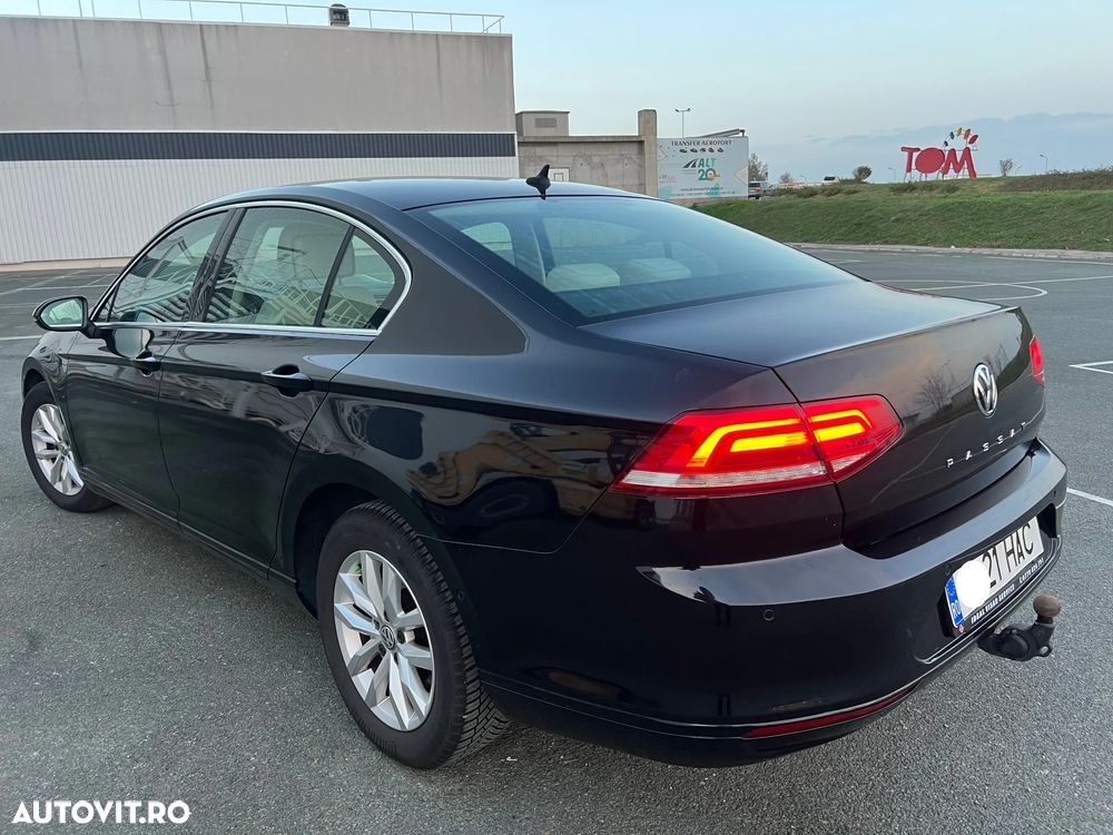 Volkswagen Passat - 4