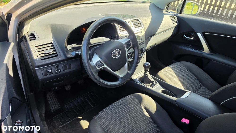Toyota Avensis 1.6 Comfort - 24