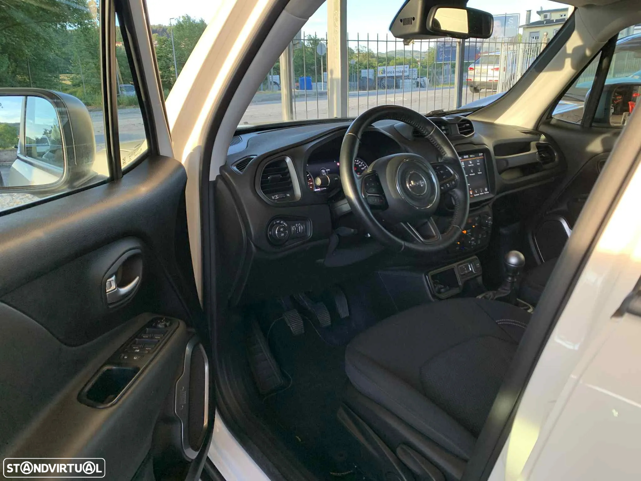Jeep Renegade 1.0 T Limited - 11