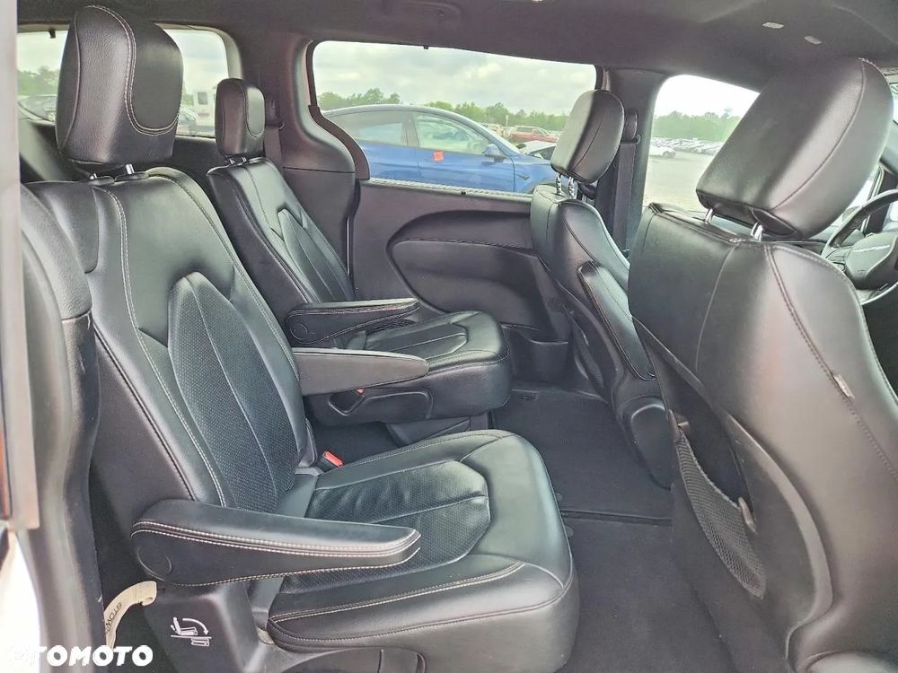 Chrysler Pacifica - 10