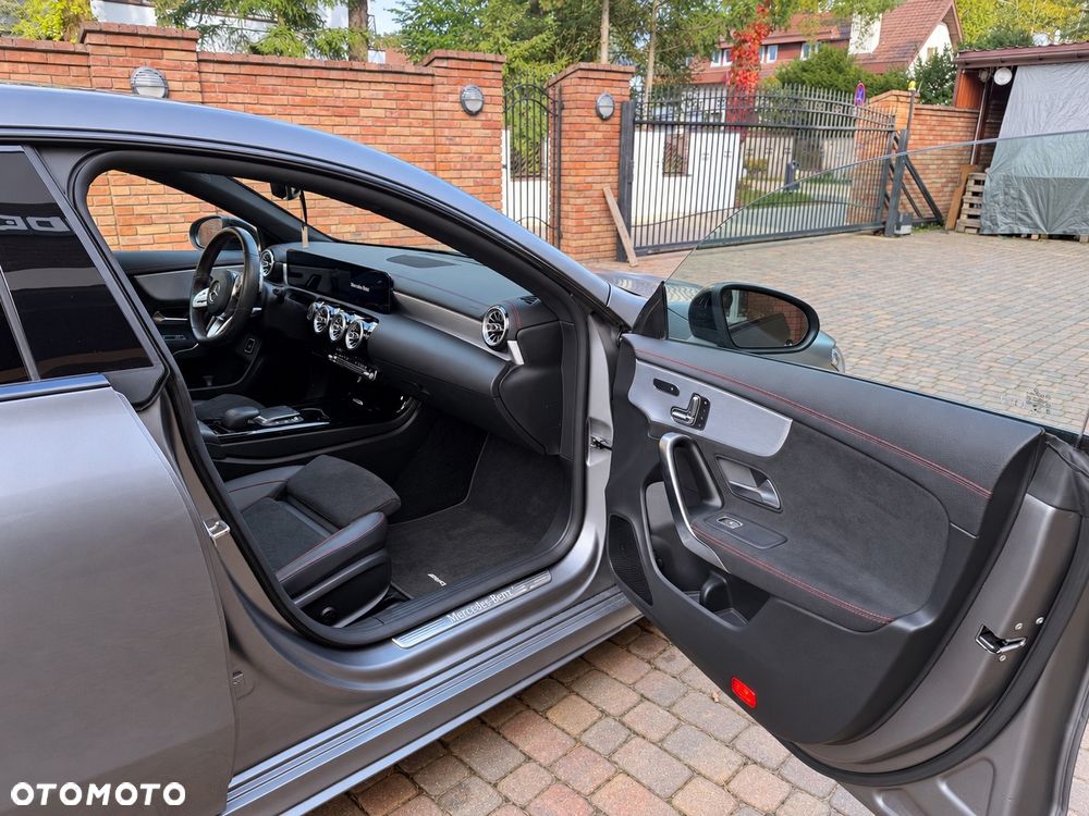 Mercedes-Benz CLA - 31