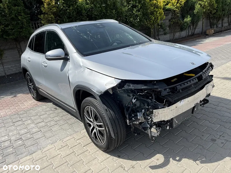 Mercedes-Benz GLA - 4