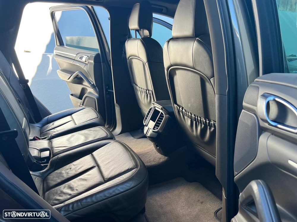 Porsche Cayenne Diesel Tiptronic S - 28