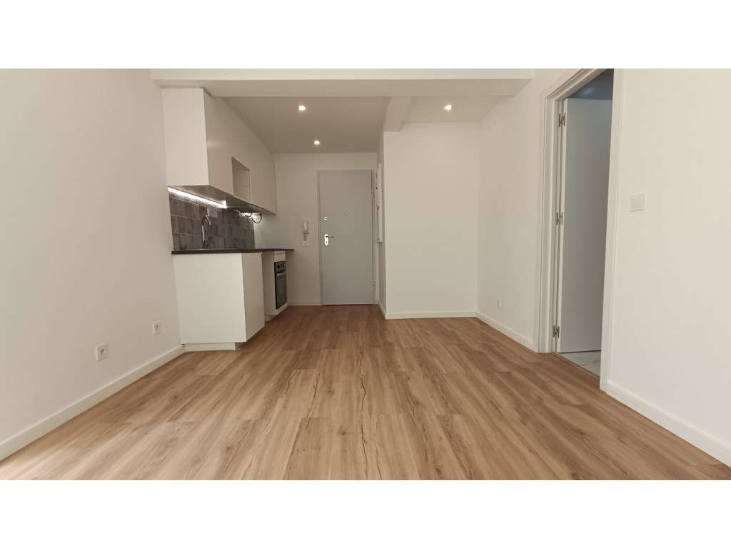 T2 Totalmente Renovado na Amadora | Excelente Exposição Solar - Grande imagem: 4/30