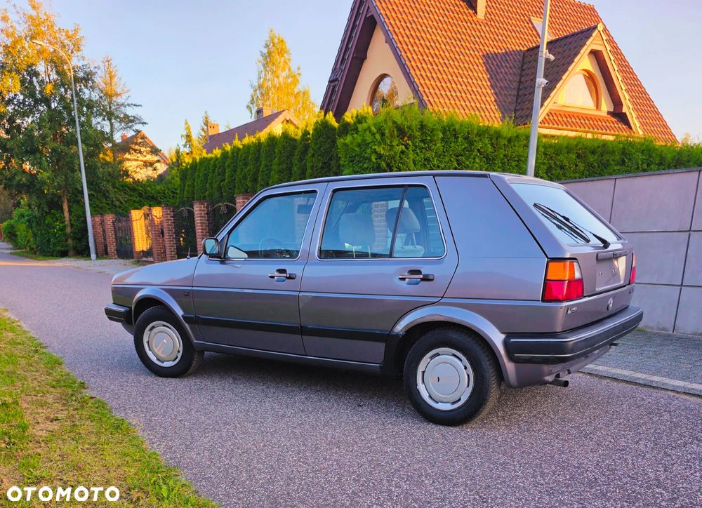 Volkswagen Golf - 2
