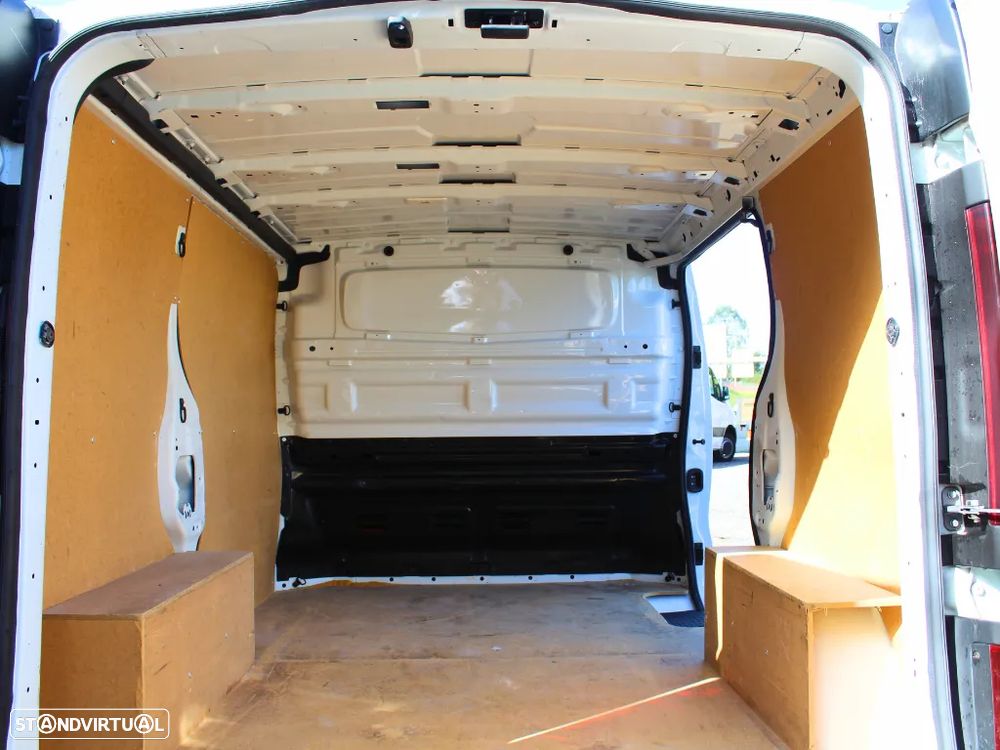 Renault Trafic 2.0 TDCI com IVA - 8