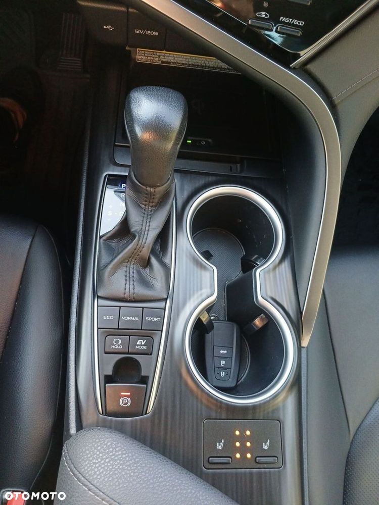 Toyota Camry 2.5 Hybrid Executive CVT - 16