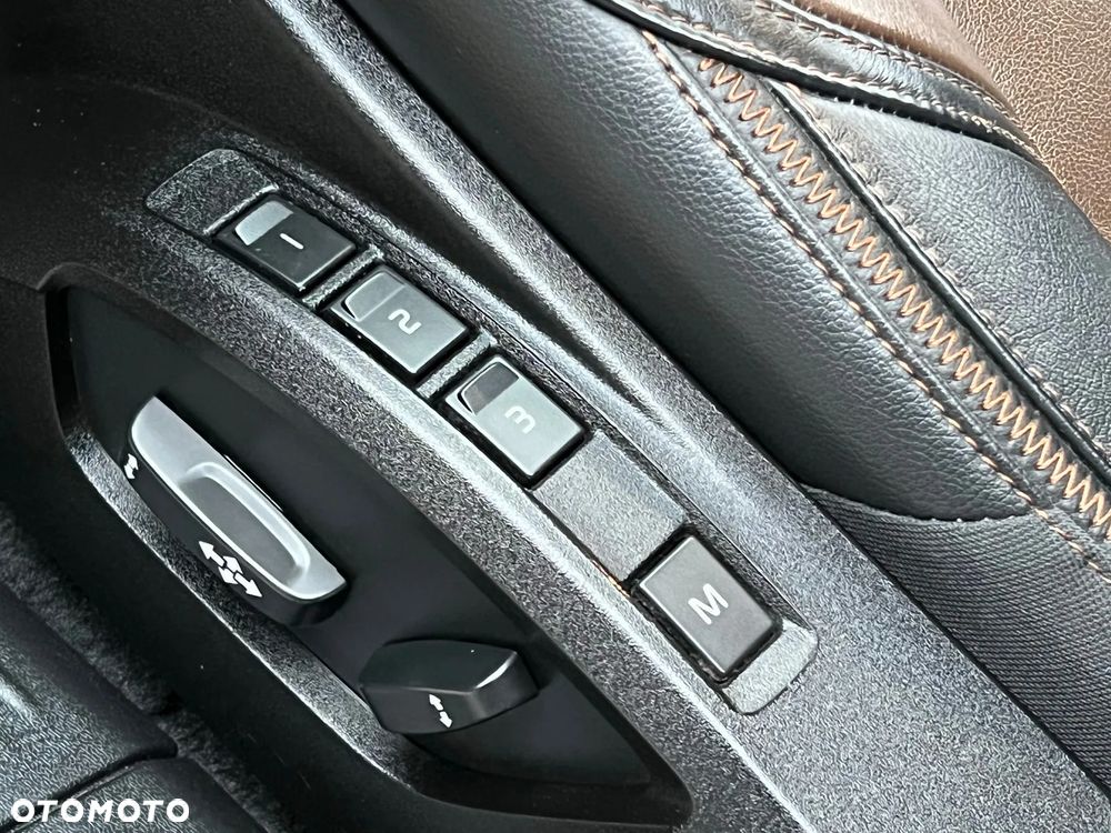 Volvo V40 Cross Country - 21