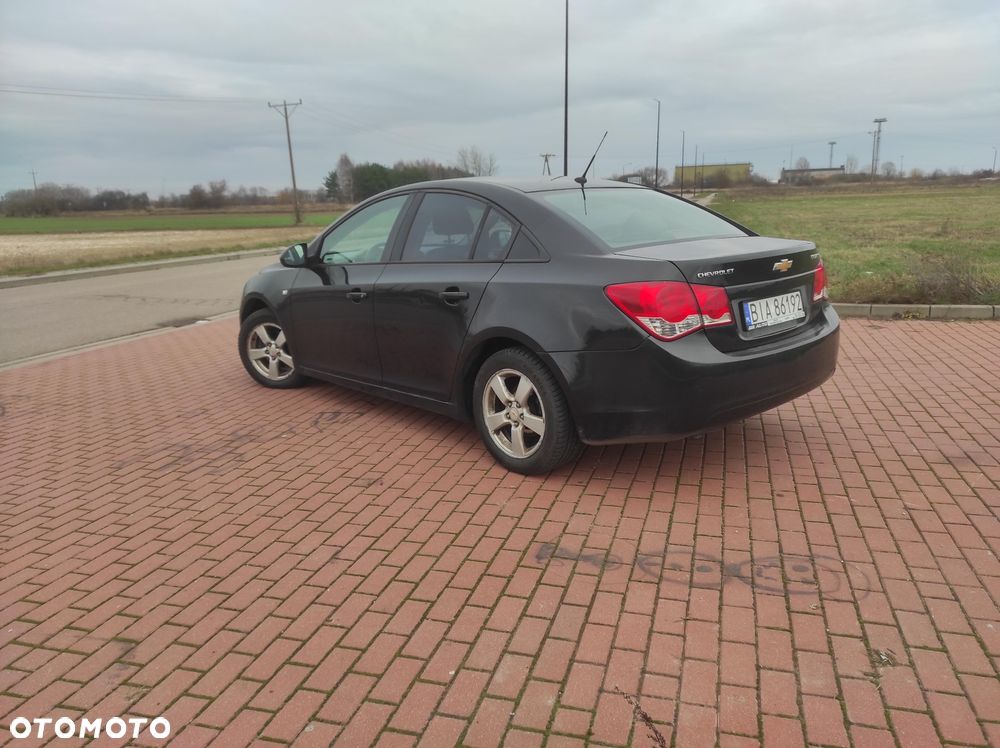 Chevrolet Cruze 1.6 LS - 4