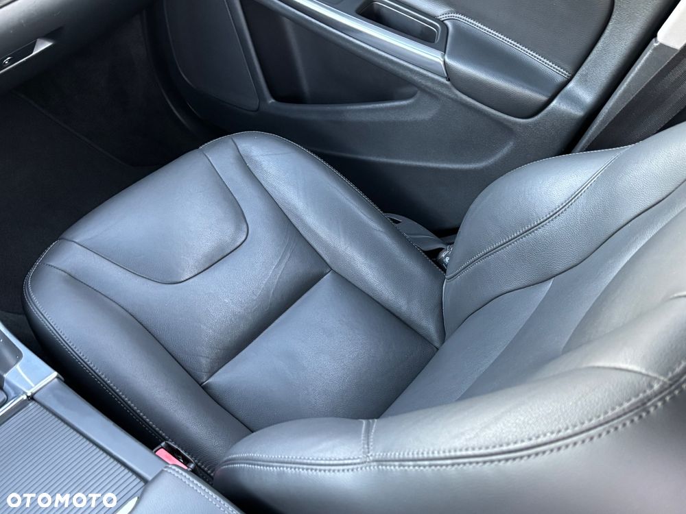 Volvo V60 D4 Geartronic Momentum - 23