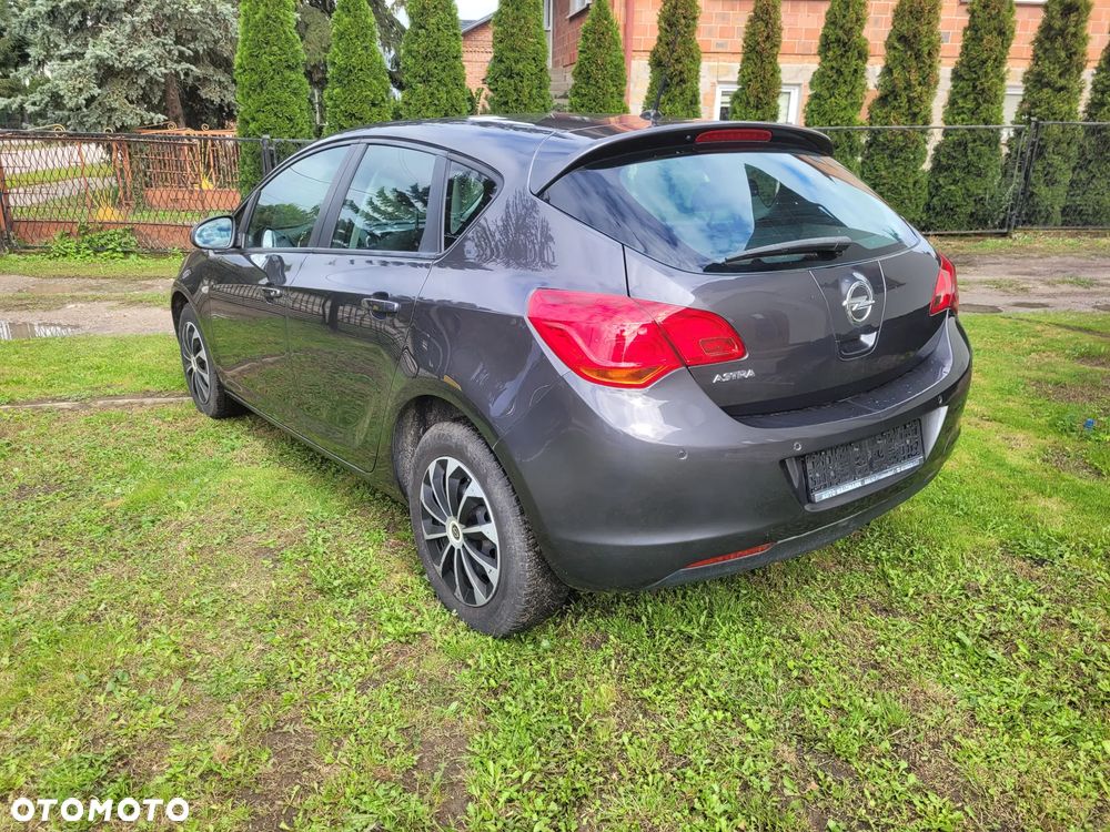Opel Astra 1.6 Innovation - 4