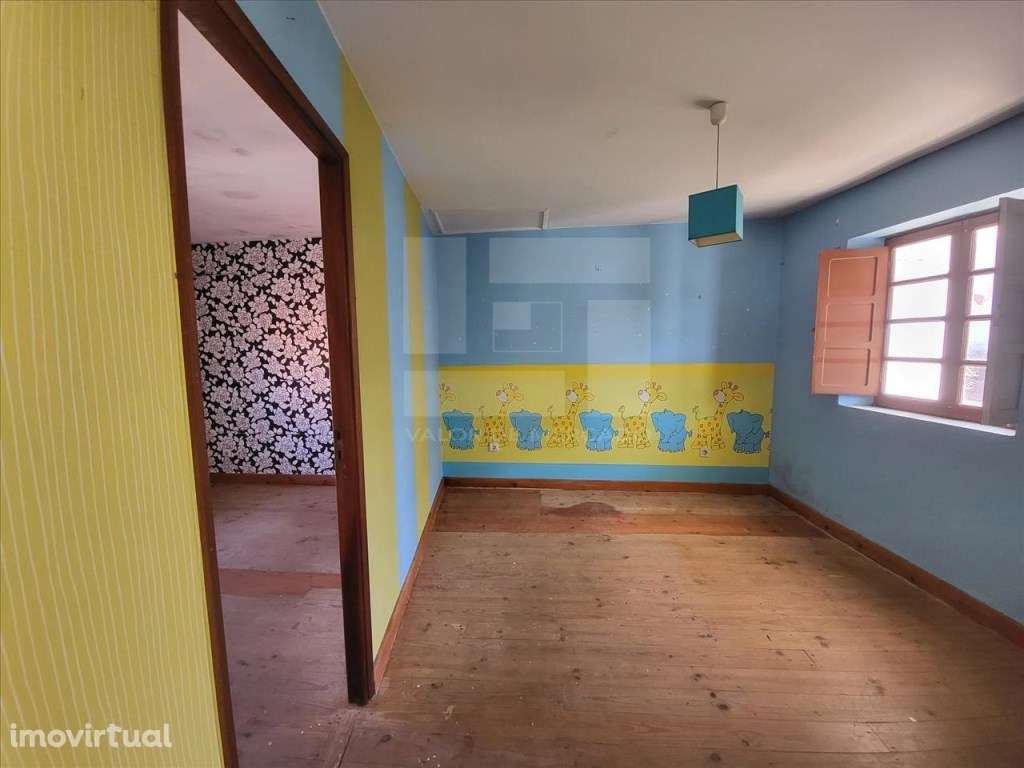 Venda de Arrecadação + 2 Casas Independientes em Pinheiro de Ázere - Grande imagem: 4/21