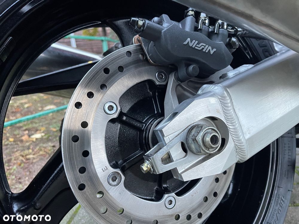 Honda X11 - 16