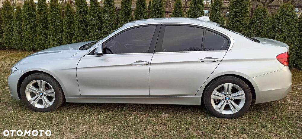 BMW Seria 3 330i Sport Line - 3