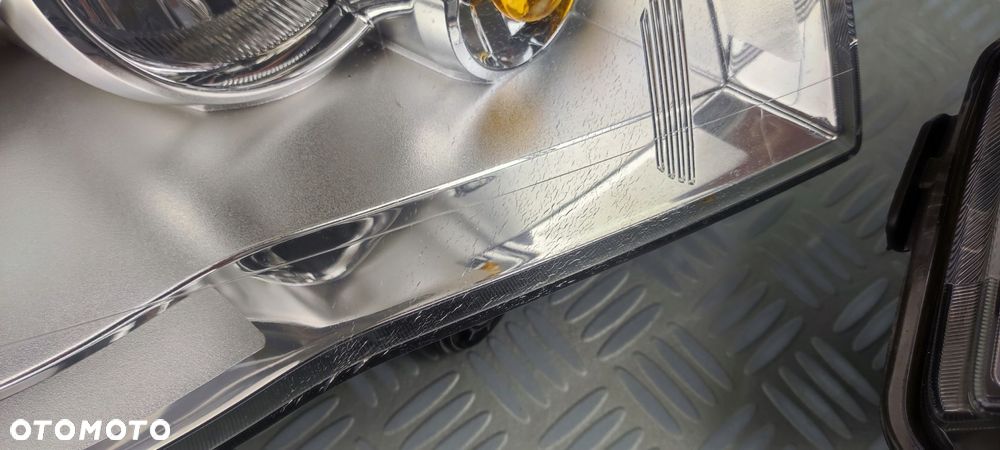 lampa prawa prawy lewy lewa przód przednia CHRYSLER TOWN & COUNTRY 5 XENON - 7