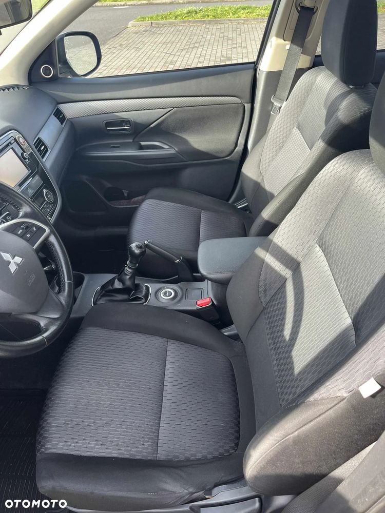Mitsubishi Outlander - 17