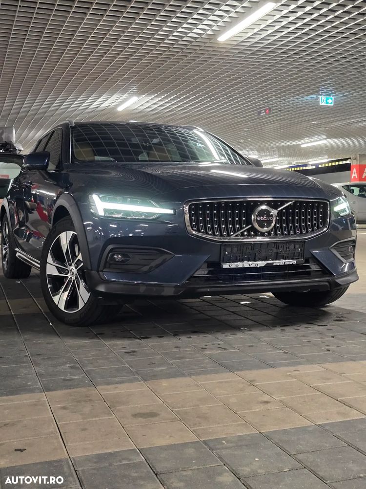Volvo V60 V60CC B5 MHEV AT AWD Ultimate Bright - 1