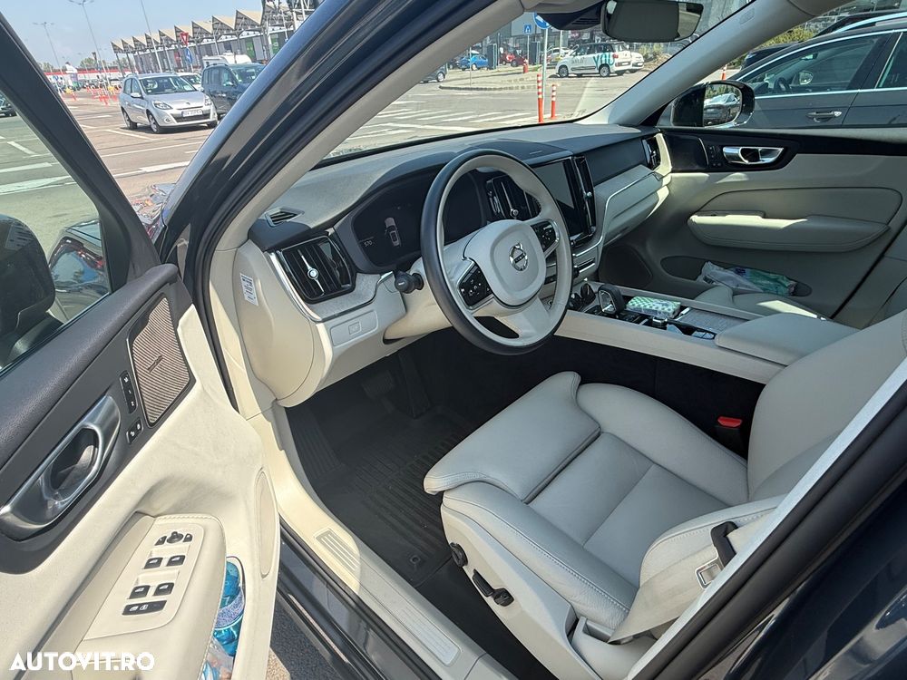 Volvo XC 60 B4 MHEV AT8 FWD R-Design - 7