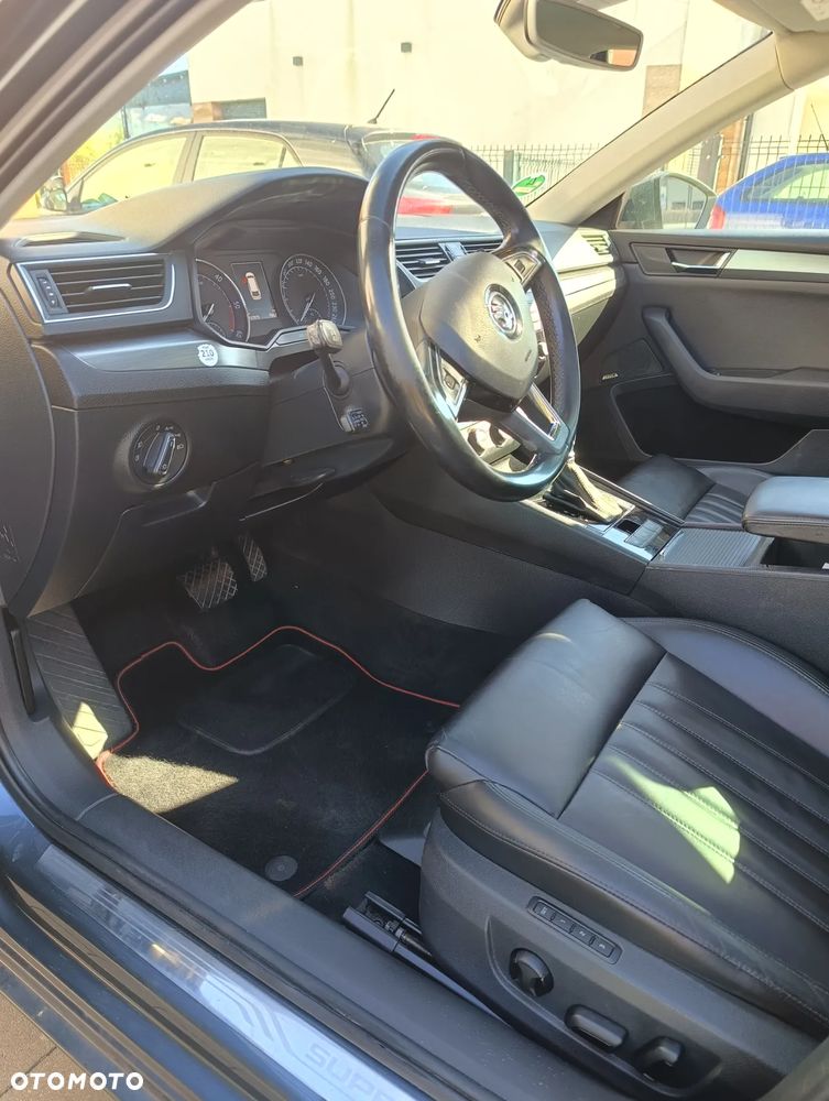 Skoda Superb Combi 2.0 TDI 4x4 DSG Style - 22