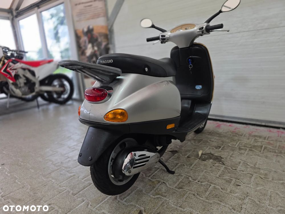 Piaggio Vespa - 22