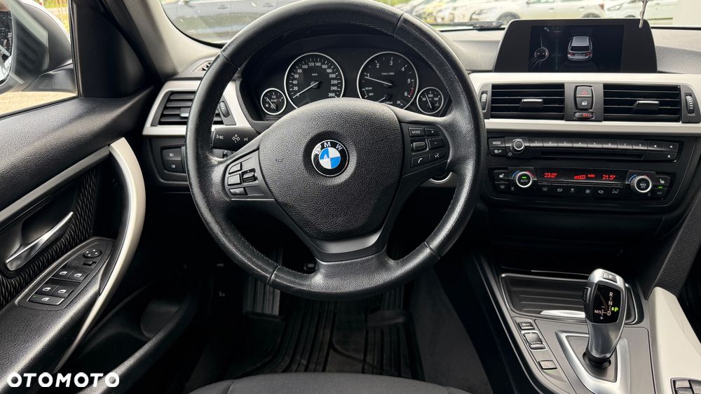 BMW Seria 3 318d Sport Line - 19