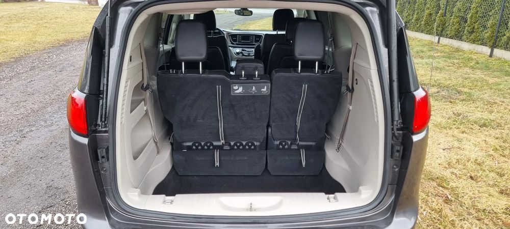 Chrysler Pacifica - 27