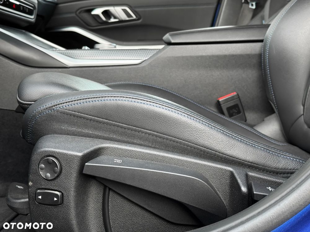 BMW Seria 3 320d xDrive M Sport sport - 27