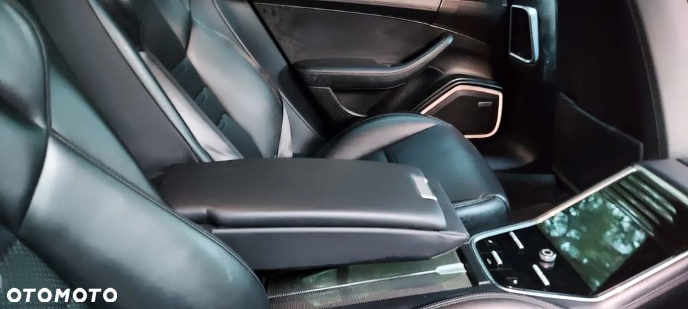 Porsche Panamera 4 E-Hybrid - 15