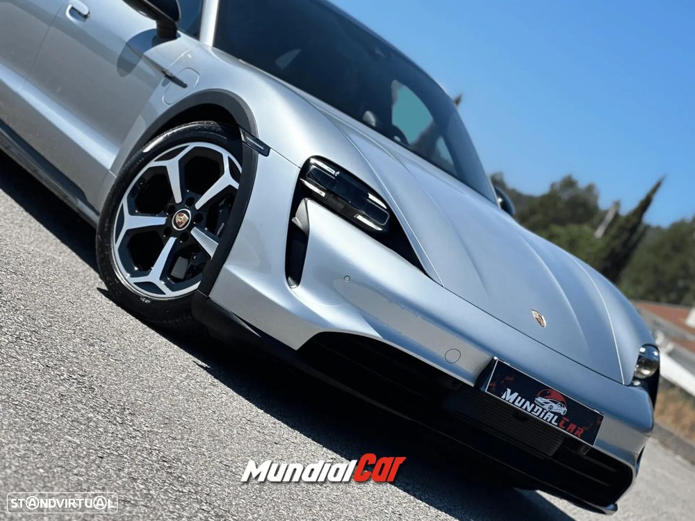 Porsche Taycan Cross Turismo 4 - 28