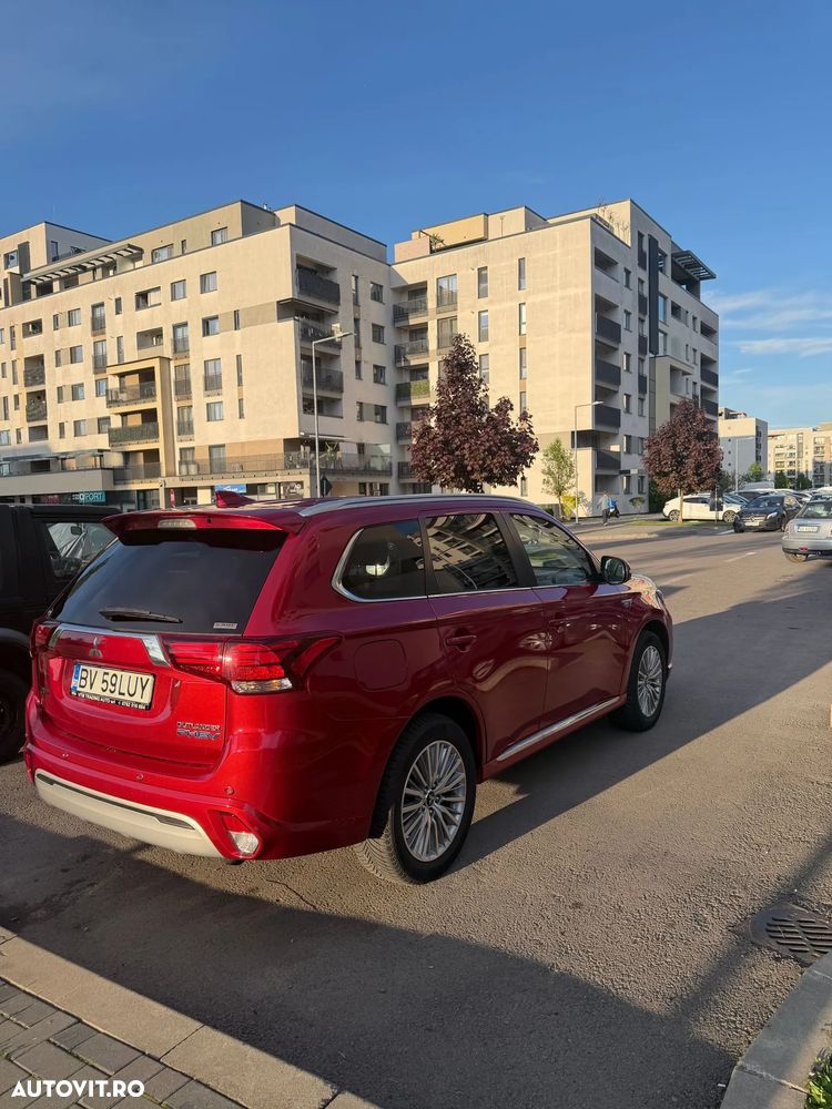 Mitsubishi Outlander PHEV 2.4 L 4X4 Instyle+ - 6