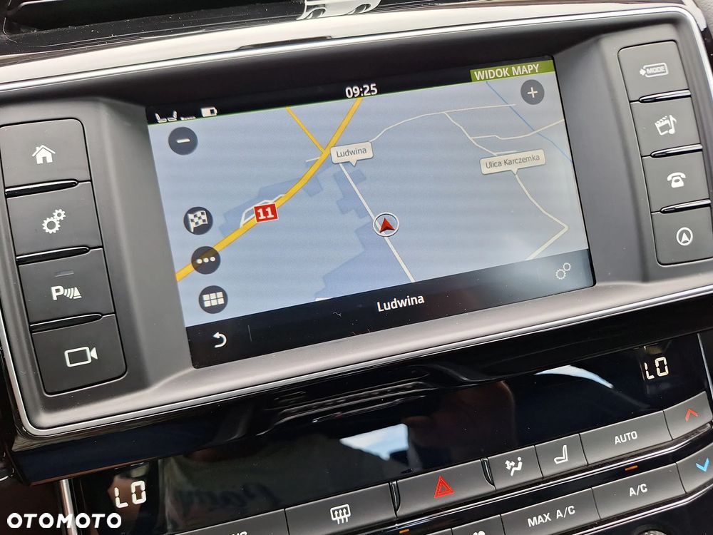 Jaguar XE 20d R-Sport - 24